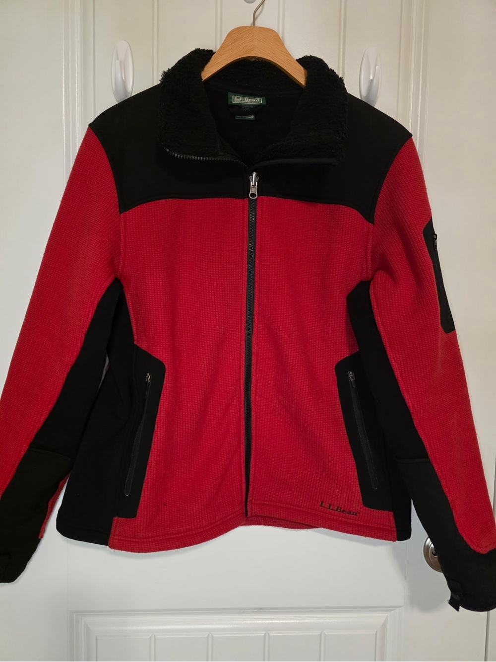 L.L. Bean Women’s Outdoor Full Zip Fleece Jacket Size M-Pet